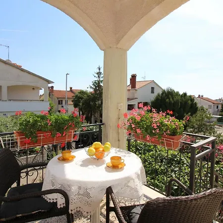 Gina Mit Terrasse, Grill Und Liegen شقة