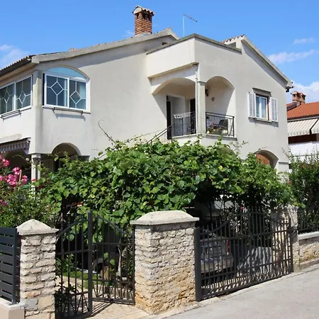 Gina Mit Terrasse, Grill Und Liegen شقة