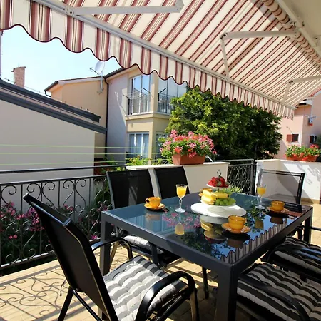 アパート Gina Mit Terrasse, Grill Und Liegen ポレッチ