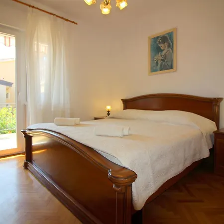 Gina Mit Terrasse, Grill Und Liegen Porec