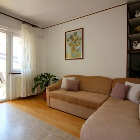 Apartment Gina Mit Terrasse, Grill Und Liegen
