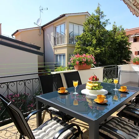 Gina Mit Terrasse, Grill Und Liegen * ポレッチ