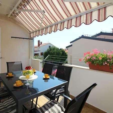 Gina Mit Terrasse, Grill Und Liegen ポレッチ