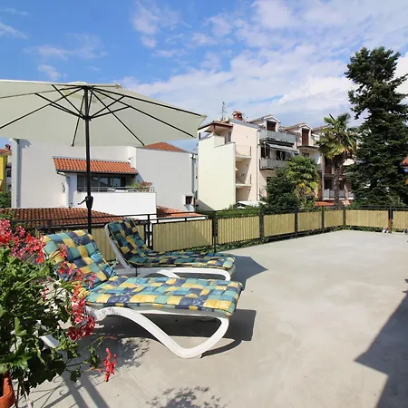 Apartment Gina Mit Terrasse, Grill Und Liegen
